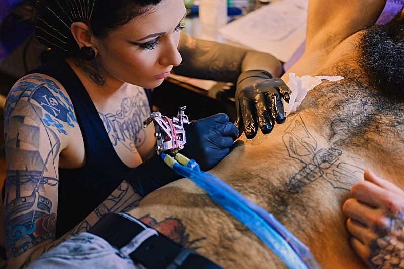 professional-female-tattoo-artist